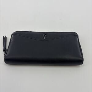 Simply Vera Wallet Black Zippered Signature Wallet 4"H X 7.5"L FREE SHIPPING